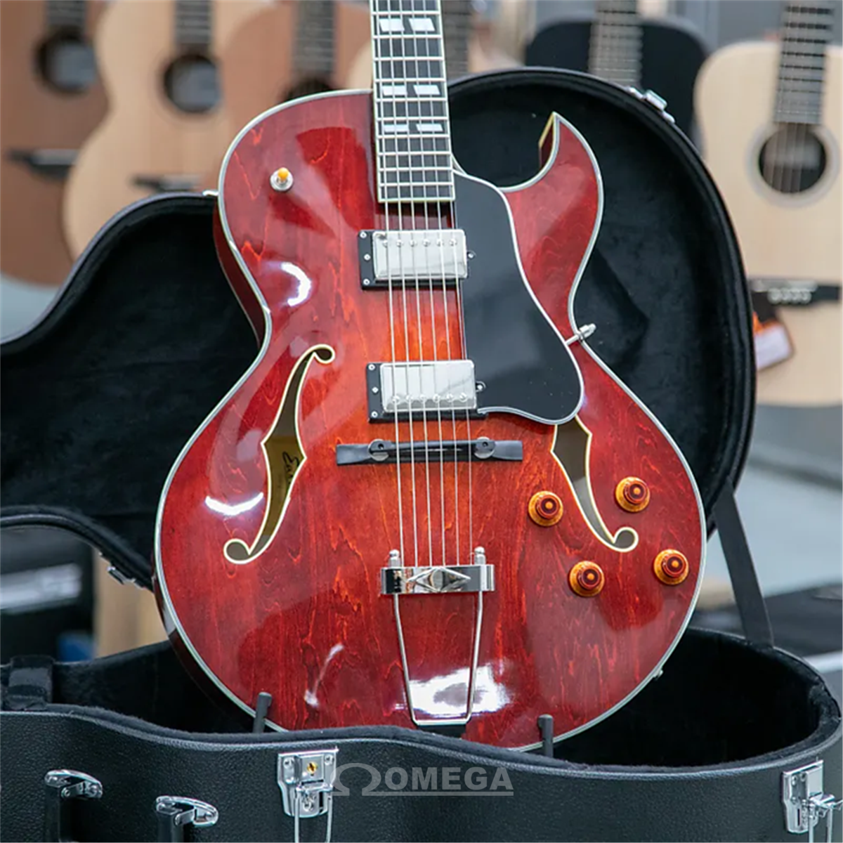 EASTMAN AR372CE Electric Archtop Guitar