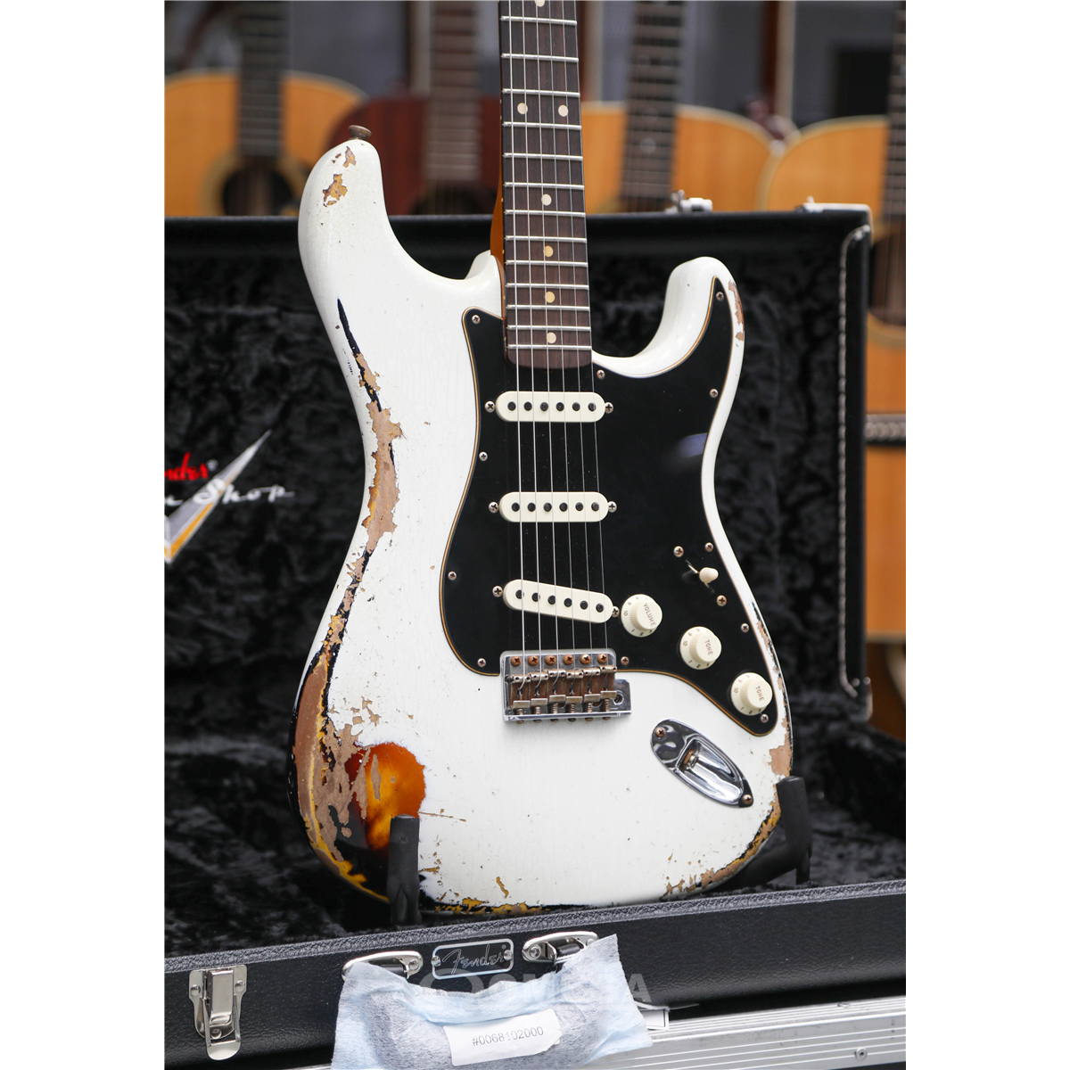 White and black fender stratocaster deals
