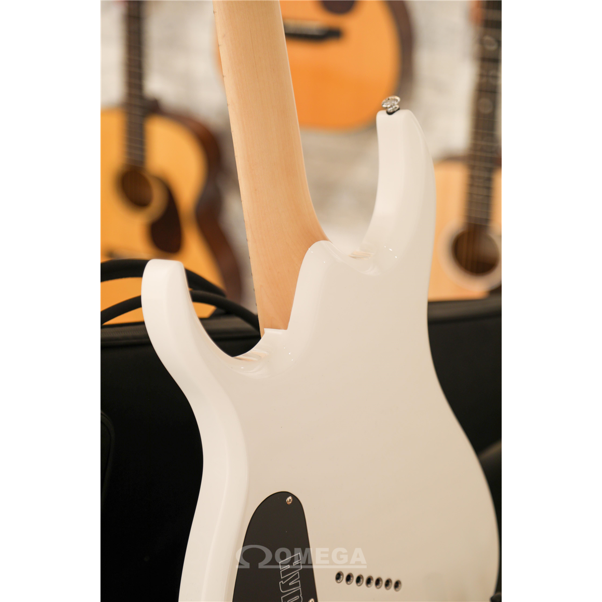 Omega Music | ORMSBY Hype 7 Ermine White